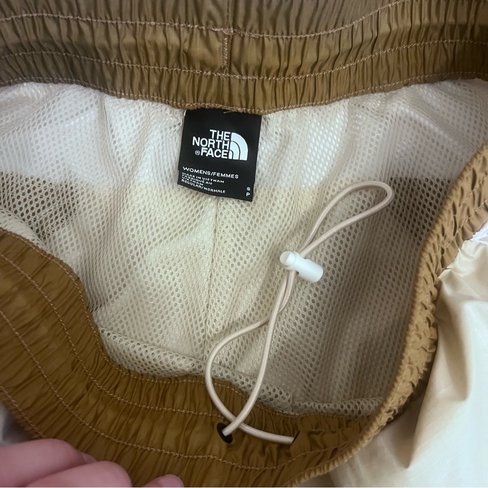 The North Face Women’s WindWall TNF X size Small Tan, White/Cream Running Shorts - Picture 4 of 10